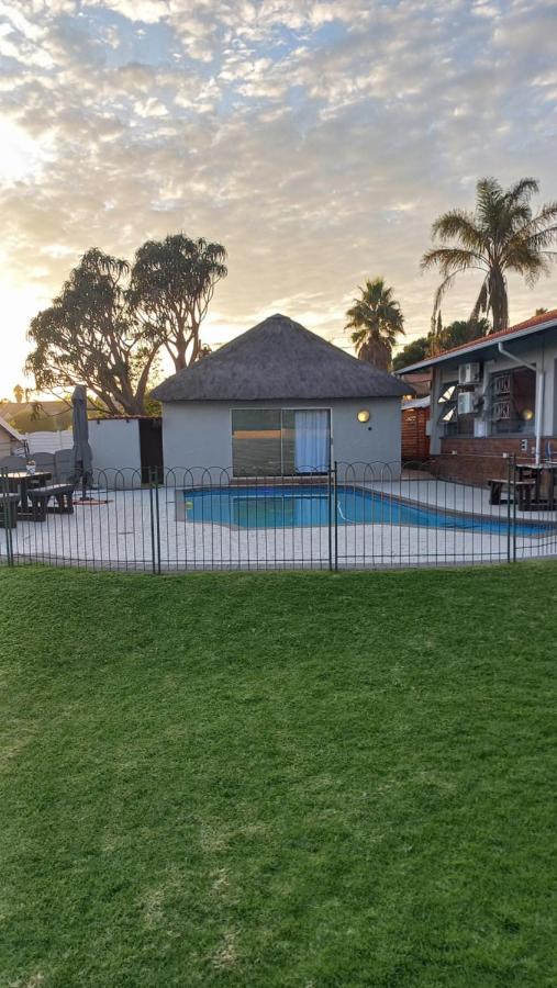 28 At Van Den Bos International Guesthouse Edenvale Exterior foto
